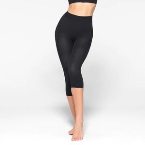 SKIMS Everyday Sculpt Mid Waist Capri in Onyx | Size S/M | NWOT